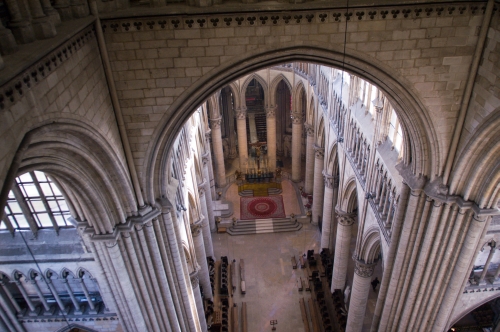 Photo en vue plongeante sur le choeur de la Cathédrale et l'ancien maître-autel