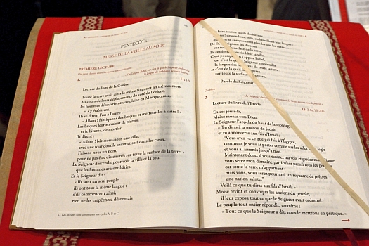 Illustration for liturgical texts : an open book of Readings of the mass